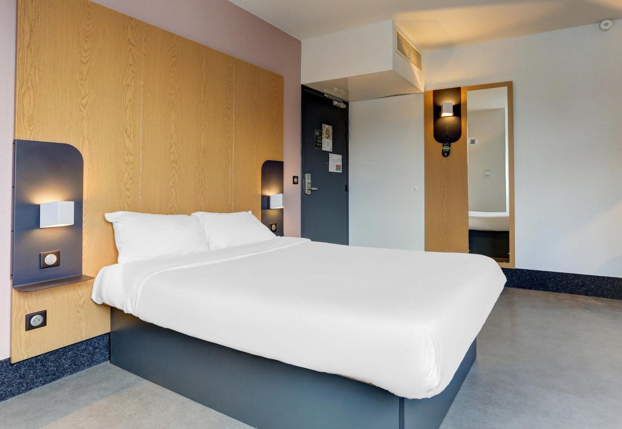 B&B Hôtel Reims Centre Gare Exterior foto